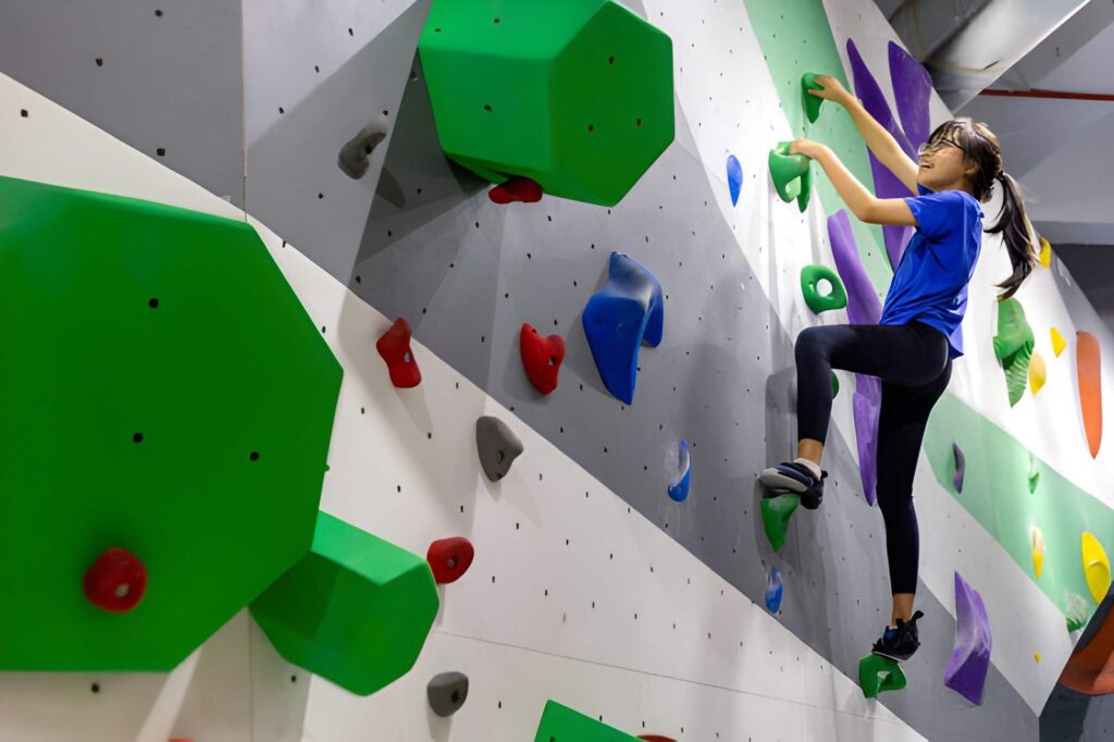 Artificial wall climbing